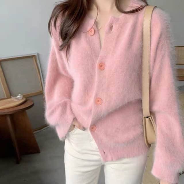 THE PINK CLOSETのインスタグラム：「2wayシャギーカーディガンpk0555  ¥ 6,200  ボタン部分を後ろにしてトップスとしても着こなせる2wayカーディガンです❤︎  color pink / white」