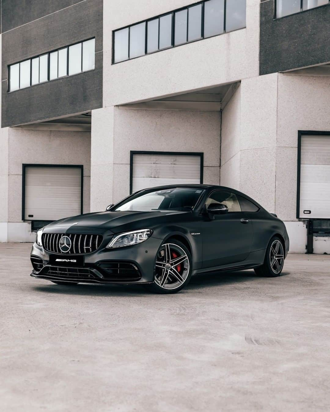 Mercedes AMGのインスタグラム：「[Kraftstoffverbrauch kombiniert: 10,8 l/100 km | CO₂-Emissionen kombiniert: 248 g/km | amg4.me/efficiency-statement | Mercedes-AMG C 63 S Coupé]  Aesthetics on point. 👌  📷  @airmadrid via @mbenzespana  #MercedesAMG #AMG #C63 #DrivingPerformance」