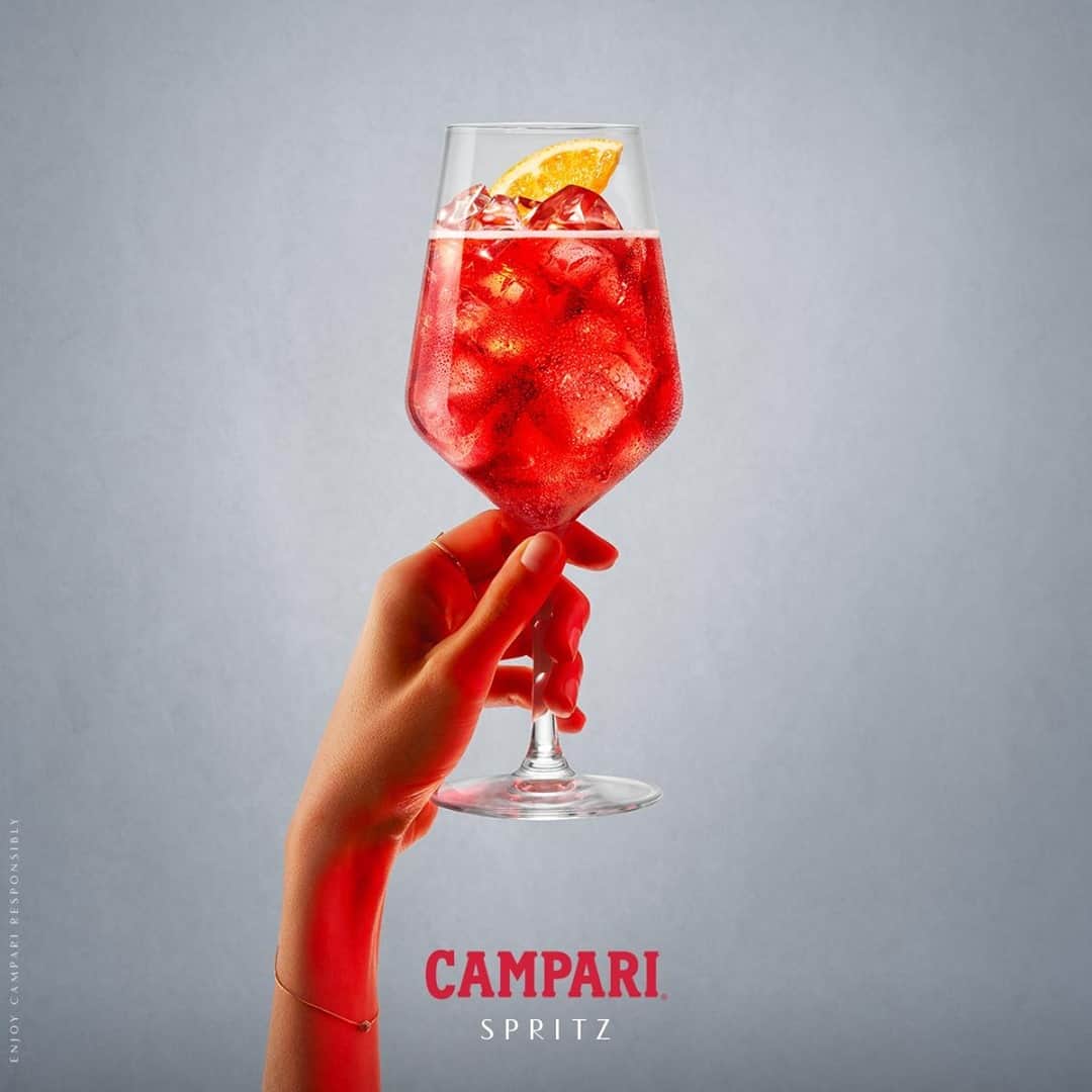 Campari Japanさんのインスタグラム写真 - (Campari JapanInstagram)「#カンパリスプリッツ は、アペリティーボには欠かせないカクテルの一つ。プロセッコと #カンパリ の苦味が混ざり合い、爽快感を味わえるカクテルです。」3月1日 18時00分 - camparijapan