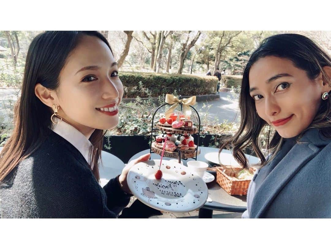 DJ MANAMI（松迫愛実）さんのインスタグラム写真 - (DJ MANAMI（松迫愛実）Instagram)「﻿ 久しぶりのお一人様時間を私にくれただけでも嬉しいのに、お祝いまでしてくれてもっと好きになっちゃいました。﻿ ありがとうPちゃん🥺💕﻿ ﻿ #ピクニック風の﻿ #アフタヌーンティー﻿ #私の好みを把握しすぎてるお店のチョイス﻿ #よくよく見たら﻿ #Pちゃんの肩に手を添えてる﻿ #無意識オバショット﻿」3月1日 18時13分 - djmanami