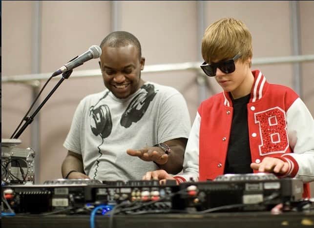 テイラー・ジェームスのインスタグラム：「Happy birthday to my brother @justinbieber grateful to be apart of your journey!  Continue to lead with love ❤️ let’s continue to help the world 🌍 🙏🏿🙏🏿」