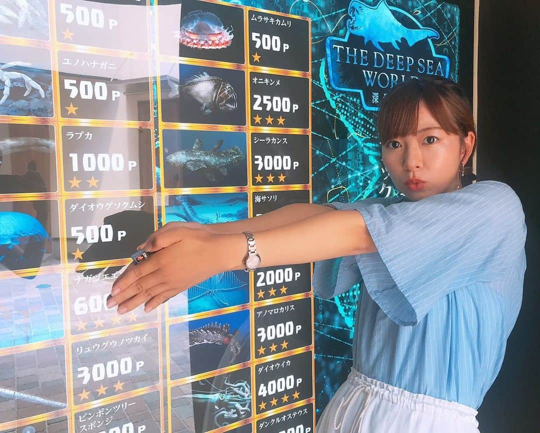 宮﨑玲衣のインスタグラム：「* 懐かしい写真シリーズ🐠 こちらも #女子旅 から🌷  沼津のTHE DEEP SEA WORLD🦈 という 深海魚を捕まえる シューティングアトラクション✨ 楽しいんですよねこれが… プライベートも含めると 結構な回数トライしています。  そんなわけで 深海魚になってみました。 という写真です。  #静岡朝日テレビ #アナウンサー #沼津 #旅 #観光 #深海魚 #日焼け」