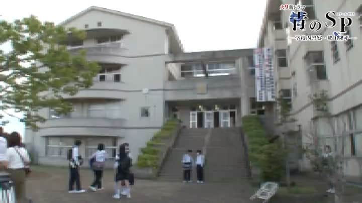 【公式】青のSP(スクールポリス)ー学校内警察・嶋田隆平ーのインスタグラム：「明日夜９時第８話放送❗️  ワンミニッツ‼️  今日は、 楠田と矢島と向井の３人が 部活について話しています  楠田役の #宮本龍之介 くん 矢島役の #長島令玖 くん 向井役の #水野哲志 くん  #どこの部活も大会前は大変ですよね #向井くんが野球部なら１日で折れちゃうそう #楠田くんは１週間 #そんなに厳しいの #阿部式ダイエット  #青のスクールポリス #青のSP #スクポリ #青エス #藤原竜也 #真木よう子 #山田裕貴 #泉澤祐希 #高橋克実 #山口紗弥加 #音尾琢真 #明日海りお #石井正則 #峯村リエ #須賀健太 #たくませいこ  #兒玉宣勝 #金沢雅美 #遠藤雄弥 #升毅」