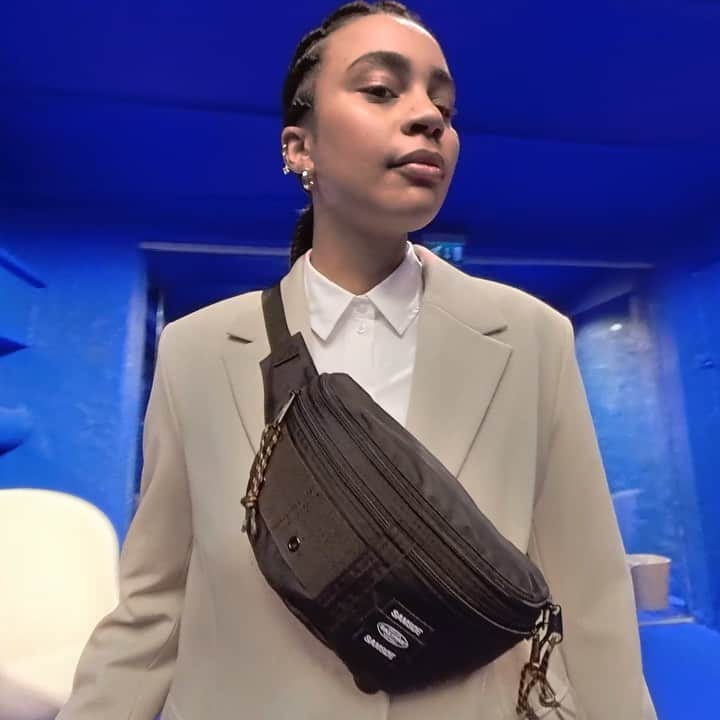 イーストパックのインスタグラム：「Our classic bum bag is reinvented in our new collaboration with the Danish brand @samsoesamsoe. Stockholm-based creative @charlottemanning styles the E Waistbag. The Swedish-American multitasker works as the Global Community Manager for the professional female network HON, as well as being a part-time model and writer #builttoresist #eastpak #samsoesamsoexeastpak #streetstyle #scandinavian」