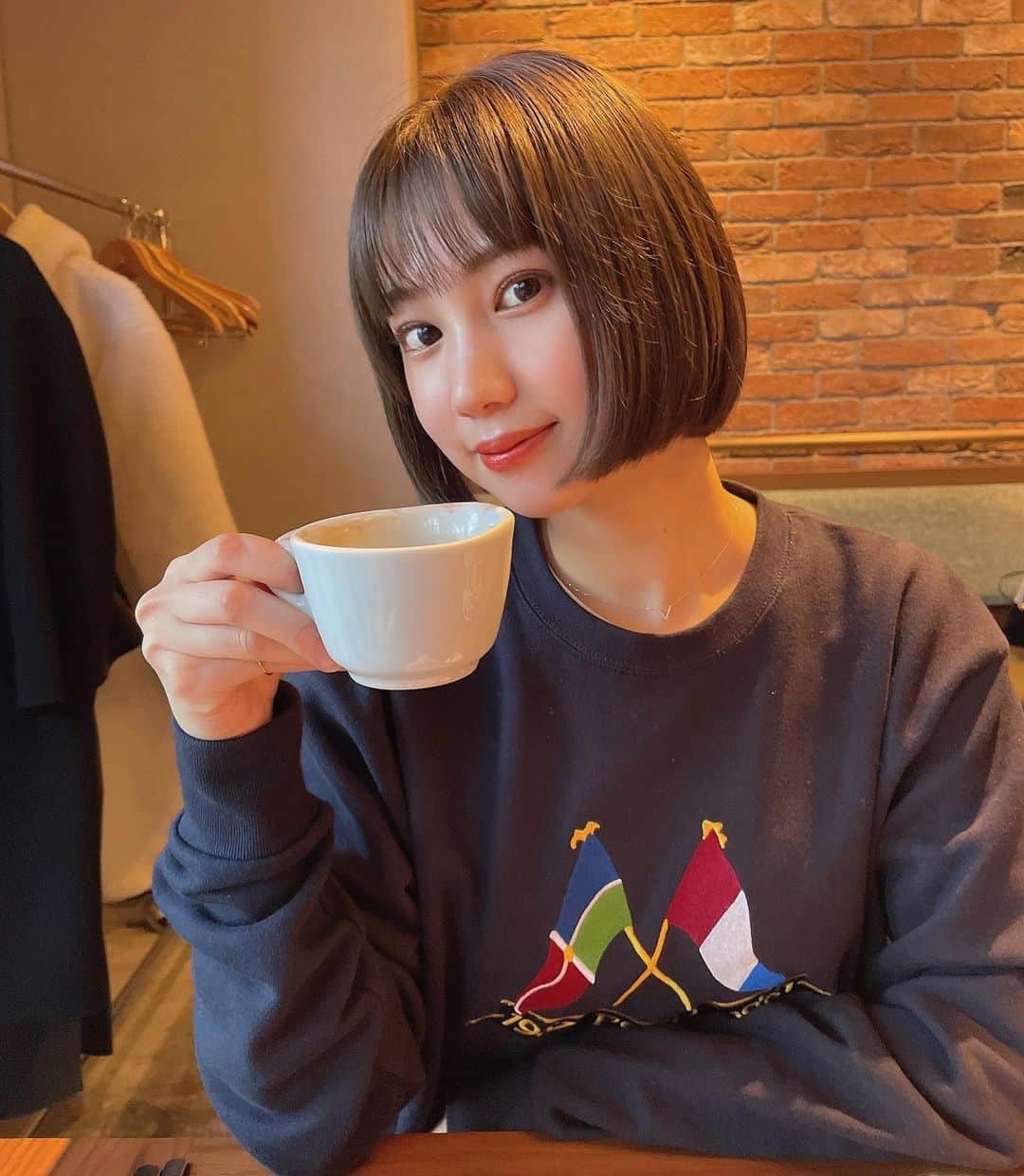 のインスタグラム：「プツッと切りっぱなしボブ💇‍♀️」