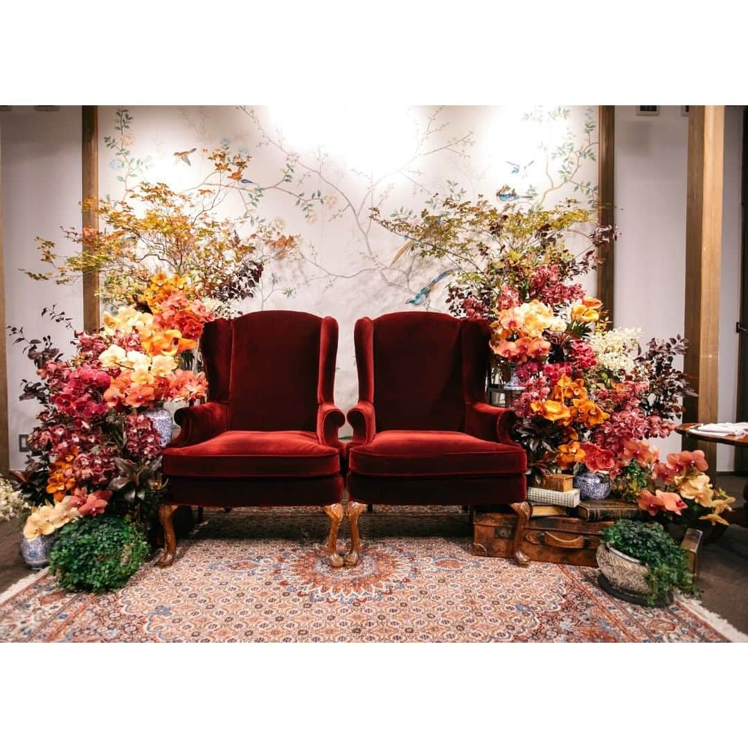 Wedding Park 公式さんのインスタグラム写真 - (Wedding Park 公式Instagram)「💐WEEKLY PICK UP ハナレポ💐  こんばんは！ ウエディングパークのハナレポ編集部です💁‍♀️  今週のピックアップは、 @shina_wed1101さまのハナレポ👰  萬屋本店が得意とする「大人の引き算」を形にした、 温かみ、秋らしさ、そして大人っぽさを兼ね備えた 仕上がりとなった会場装飾。 全体的にシンプルかつモダンにまとまった まさに大人の和婚スタイルです✨  ＜この式場を決めたポイント＞ 大正時代の建物をリノベーションしたからこそのクラシカルで唯一無二な雰囲気 家族やゲストへの感謝の想いを伝える「祝言」という挙式のスタイル  💒この結婚式場を詳しく 萬屋本店 - KAMAKURA HASE est1806 -(神奈川)  https://www.weddingpark.net/00001d68/  💍この結婚式についてもっと詳しく ▼@shina_wed1101さまのハナレポ♡ https://www.weddingpark.net/hanarepo/8923/  ーーーーーー #ベストハナレポ にエントリーしよう👑  @weddingpark をフォロー ＋#ベストハナレポ をつけて 投稿してください♡  ベストハナレポに選ばれた花嫁さまは 月末に表彰投稿をさせていただいています♩  たくさんのご参加お待ちしています！  ーーーーーー #プレ花嫁 #式場探し #2020婚 #2021婚 #2020冬婚 #2021春婚 #ちーむ2020 #日本中のプレ花嫁さんと繋がりたい #結婚式 #結婚式準備 #結婚準備 #プロポーズ #ウエパ #ウエディングパーク #ハナレポ #萬屋本店 ーーーーーー」3月1日 18時30分 - weddingpark