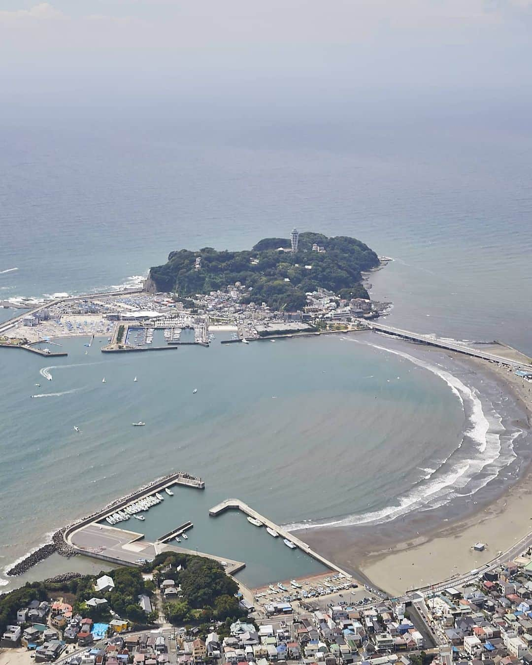 2020年東京オリンピックさんのインスタグラム写真 - (2020年東京オリンピックInstagram)「Enoshima Yacht Harbour ⛵  Did you know that the Enoshima Yacht Harbour is located in Fujisawa City, Kanagawa Prefecture and was constructed for use at the 1964 Games, making it yet another 1964 Olympic legacy venue.   This venue is Japan's first ever harbour capable of hosting water sport competitions and will return at #Tokyo2020 to host sailing. 🇯🇵  Enjoy #Tokyo2020 From Above! 🚁  #UnitedByEmotion 🌏  📷 Photo by Tokyo 2020 / Shugo TAKEMI」3月1日 18時49分 - tokyo2020