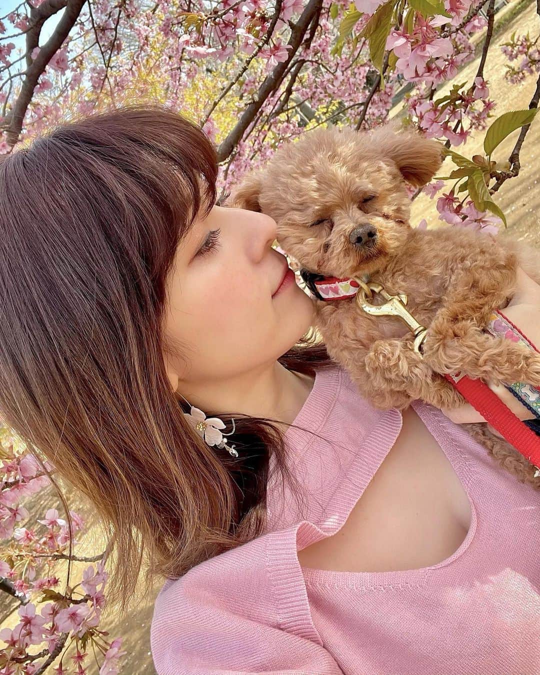 水野佐彩さんのインスタグラム写真 - (水野佐彩Instagram)「・ 3月もよろしくお願いします🌸  #おもちの目つぶり率 #きょうのわたちたち👩‍👧」3月1日 18時52分 - saaya_mizuno