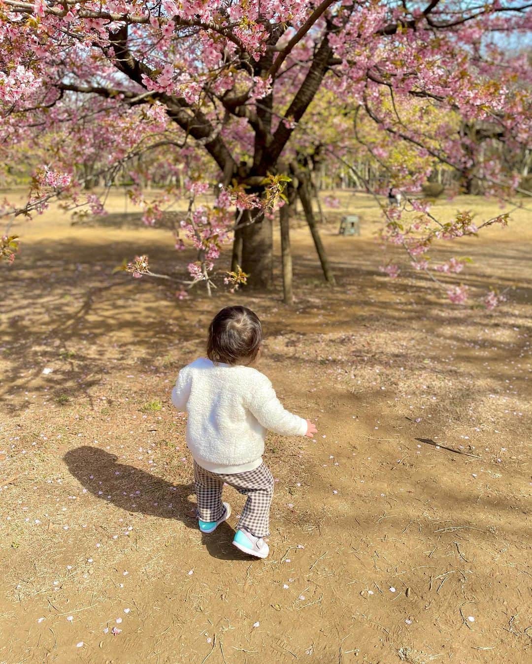 水野佐彩さんのインスタグラム写真 - (水野佐彩Instagram)「・ 3月もよろしくお願いします🌸  #おもちの目つぶり率 #きょうのわたちたち👩‍👧」3月1日 18時52分 - saaya_mizuno
