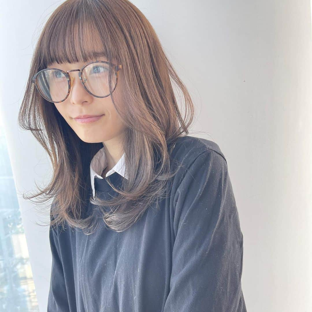 久保瑠佳さんのインスタグラム写真 - (久保瑠佳Instagram)「🌸🍥🧠💞 #hair #haircut #haircolor #hairstyle ﻿ #ヘアカット #ヘアカラー #ヘアスタイル  #オリーブグレージュ #ブリーチなし #ハイライトカラー  #グレージュ #レイヤーカット #透明感カラー #zacc」3月1日 18時55分 - lapisful