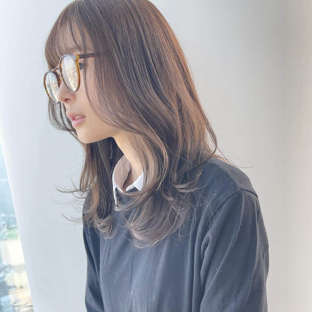 久保瑠佳さんのインスタグラム写真 - (久保瑠佳Instagram)「🌸🍥🧠💞 #hair #haircut #haircolor #hairstyle ﻿ #ヘアカット #ヘアカラー #ヘアスタイル  #オリーブグレージュ #ブリーチなし #ハイライトカラー  #グレージュ #レイヤーカット #透明感カラー #zacc」3月1日 18時55分 - lapisful