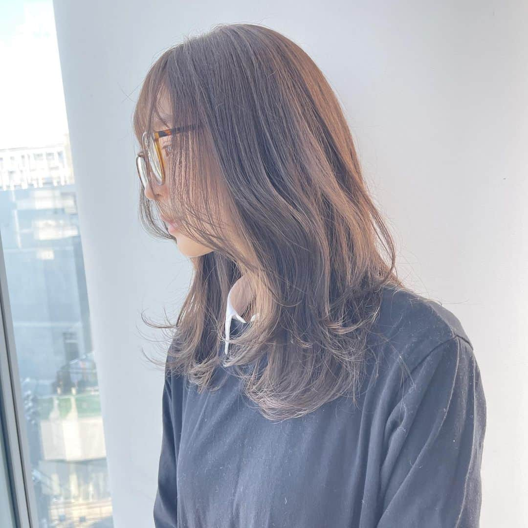 久保瑠佳さんのインスタグラム写真 - (久保瑠佳Instagram)「🌸🍥🧠💞 #hair #haircut #haircolor #hairstyle ﻿ #ヘアカット #ヘアカラー #ヘアスタイル  #オリーブグレージュ #ブリーチなし #ハイライトカラー  #グレージュ #レイヤーカット #透明感カラー #zacc」3月1日 18時55分 - lapisful