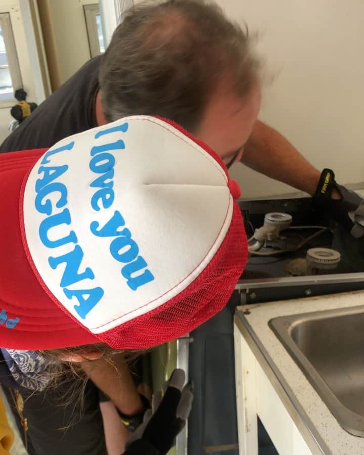 ケイトリン・ディーヴァーのインスタグラム：「Dad appreciation post🔨🔧🛠⛏🪓⚙️🪚 (for context- fam redid a trailer in 2020quarantine times and this is a nice excerpt )」