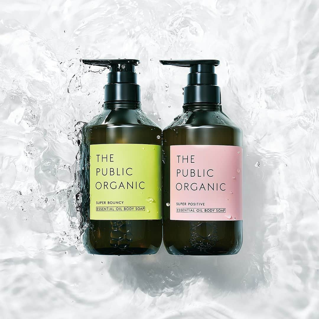 THE PUBLIC ORGANICさんのインスタグラム写真 - (THE PUBLIC ORGANICInstagram)「【NEW】精油ボディソープ﻿ ﻿ ザ パブリック オーガニック で人気の2つの香りがボディソープになりました。﻿ ﻿ 乾燥ゆらぎ肌を、みずみずしく健やかな肌へ。﻿ 植物生まれのなめらかな泡、しっとりした洗い上がり。﻿ バスルームを心地よい精油の香りで満たす、﻿ 新しいボディソープをぜひお試しください。﻿ ﻿ ............﻿ ﻿ ザ パブリック オーガニック﻿ スーパーポジティブ / スーパーバウンシー﻿ ディープモイスト ボディソープ﻿ ﻿ ・本体ボトル 480mL / ¥1,280[税抜]　﻿ ・詰替え用：400mL / ¥980[税抜]﻿ 【店頭限定】スリムボトル：240mL / ¥700[税抜]﻿ 【Amazon限定】２種類 ギフトボックスセット / ¥2,560[税抜]﻿ ﻿ ・店舗：アインズ＆トルペ、東急ハンズ、トモズ、musée de peau、LOFT﻿ ・オンライン：Amazon.co.jp﻿ ﻿ ・発売日：2021年3月1日 (月)﻿ ﻿ ・詳細はプロフィールのURLより﻿ ﻿ ............﻿ ﻿ #thepublicorganic #パブリックオーガニック #ザパブリックオーガニック #精油美容 #精油 #精油の力 #セルフケア #エッセンシャルオイル #精油ボディソープ #ボディソープ」3月1日 20時49分 - thepublicorganicofficial