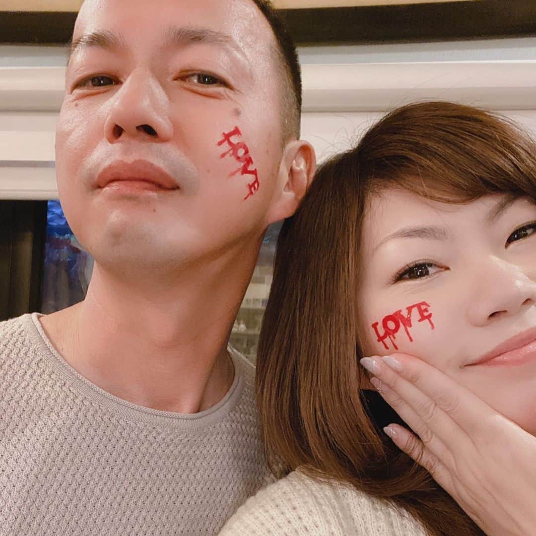 ブラザー4チャンネルのインスタグラム：「今日の動画は観ていただけましたか？😊﻿ ﻿ パパの健くんが単身赴任で秋田に行ってから、もうすぐ3年が経ちます。﻿ ﻿ 数年間、いつ戻って来れるのかドキドキしながらこの日を待っていました！﻿ ﻿ 下3兄弟のランドセル姿を見れないんじゃないか…﻿ 地震やコロナで何かあっても直ぐ駆け付けてあげられない…﻿ ﻿ 健くんにも色々と不安な思いをさせてしまった3年間だったと思います。﻿ ﻿ 家族が一緒にいられるって幸せな事ですね✨﻿ あと1ヶ月‼️﻿ 健くん！一緒に頑張ろうねー！﻿ ＼(^o^)／﻿ ﻿ #brother4﻿ #家族﻿ #笑顔﻿」