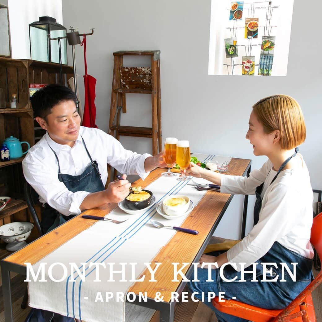 Simply_apronさんのインスタグラム写真 - (Simply_apronInstagram)「【MONTHLY KITCHEN】今月のおすすめのレシピとエプロン @simplycoltd﻿  Simplyでは、キッチンがより楽しい空間になるように 季節に合わせたレシピと一緒におすすめのエプロンをご紹介しています。  今月は、ホワイトデーの名にちなみ、”ホワイト”料理のレシピ『サーモンとディルのパルマンティエ』と 男性でも着こなしやすい『WASHED DENIM APRON (Long)』。  バレンタインデーのお返しに、今年のホワイトデーは大切な方へ手作り料理をふるまってみませんか？  ★レシピはプロフィールのURLから▷ @simplycoltd﻿  #simplycoltd #simply #シンプリー #apron #エプロン #暮らしを楽しむ #家事を楽しむ #料理を楽しむ #RECIPE #レシピ #パルマンティエ #サーモン #ディル #じゃがいも #ホワイトソース #ホワイトデー #おうち時間 #今月のSimplyのエプロン #栗原心平#shimpeikurihara」3月1日 20時57分 - simplycoltd