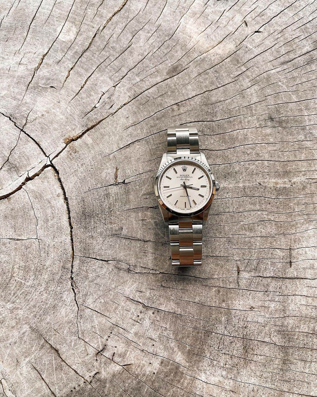 浜本忠勝さんのインスタグラム写真 - (浜本忠勝Instagram)「My first watch 🕰 ✴︎ 自分の節目として。 ずっと欲しかった憧れていた時計。 ✴︎ 時間を確認するのは携帯でもAppleウォッチでも何でもできる時代ですが、 ひとつひとつ丁寧に、時間を大切に、時を重ねていきたいので、一緒にこの時計と歳を重ねていければ良いな。 なんて思っています🌏」3月1日 20時58分 - whyte_hamamoto