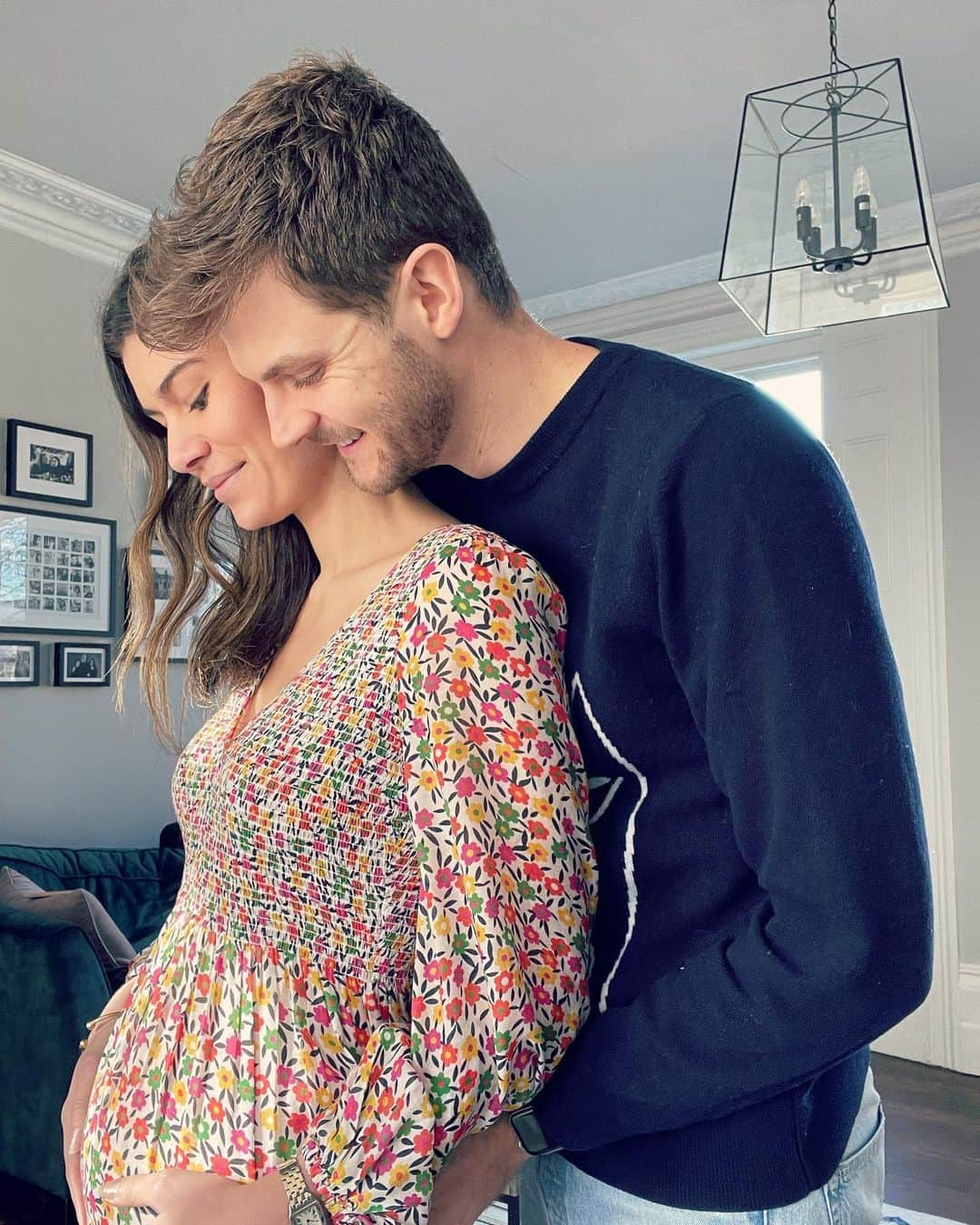 ジム・チャップマンさんのインスタグラム写真 - (ジム・チャップマンInstagram)「@sarah.tarleton and I would like to introduce you to our teeny tiny little baby.  The joy I felt at this scan was indescribable. Being able to actually see our little wriggler, content in Sarah’s tummy was so wonderful.   The last 12 weeks have been such an odd mixture of hopefulness about what’s to come, and worry that all may not be well.  I may have had a part in making this little miracle, but I’m sure whoever they turn out to be, they’ll be the making of me.」3月1日 20時59分 - jimchapman