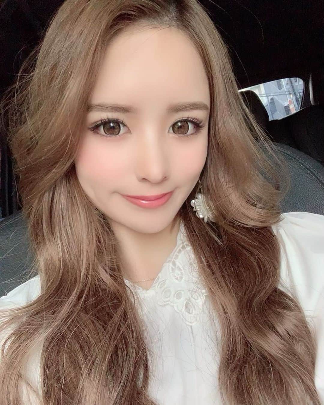姫奈のインスタグラム：「. . 三枚も顔面ドアップのせてごめんなさい🙇‍♀️笑 . 今月もパリジェンヌをしに @parkbytokyo_kanae ちゃんの所へ💓 . かなえさん上手すぎるし 今回も本当に満足🥺 パリジェンヌしただけで目がパッチリに なって化粧薄くても盛れるの😌💕 . . #パリジェンヌ #パリジェンヌラッシュリフト #まつげパーマ #マツゲぱーま #まつげサロン」