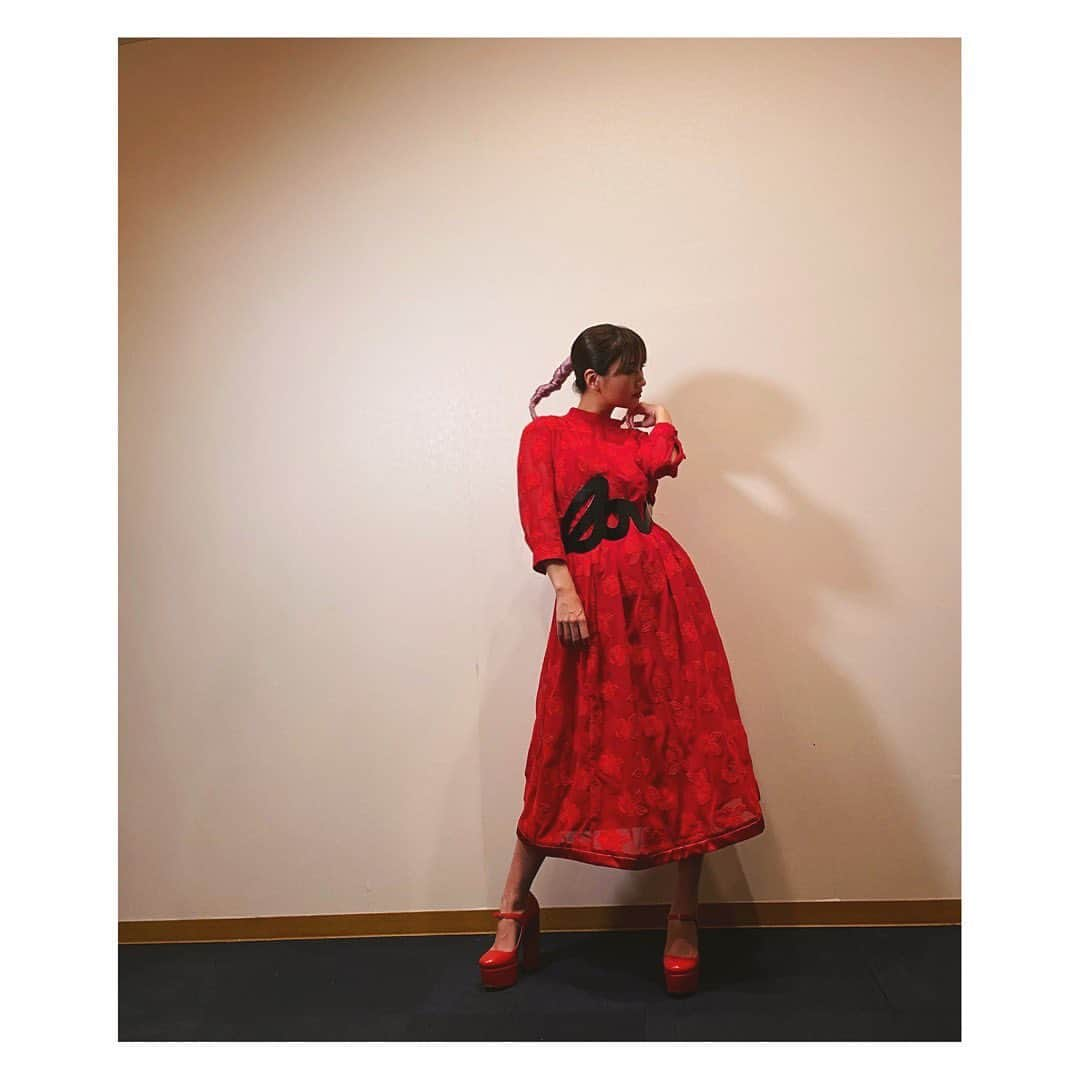 大塚愛さんのインスタグラム写真 - (大塚愛Instagram)「LIVE FASHION  ワンピース　MIYAO  ベルト　MIYAO  パンプス　MIU MIU  AIO　#live  #fashion #dress  #miyao #miumiu」3月1日 21時09分 - aiotsuka_official