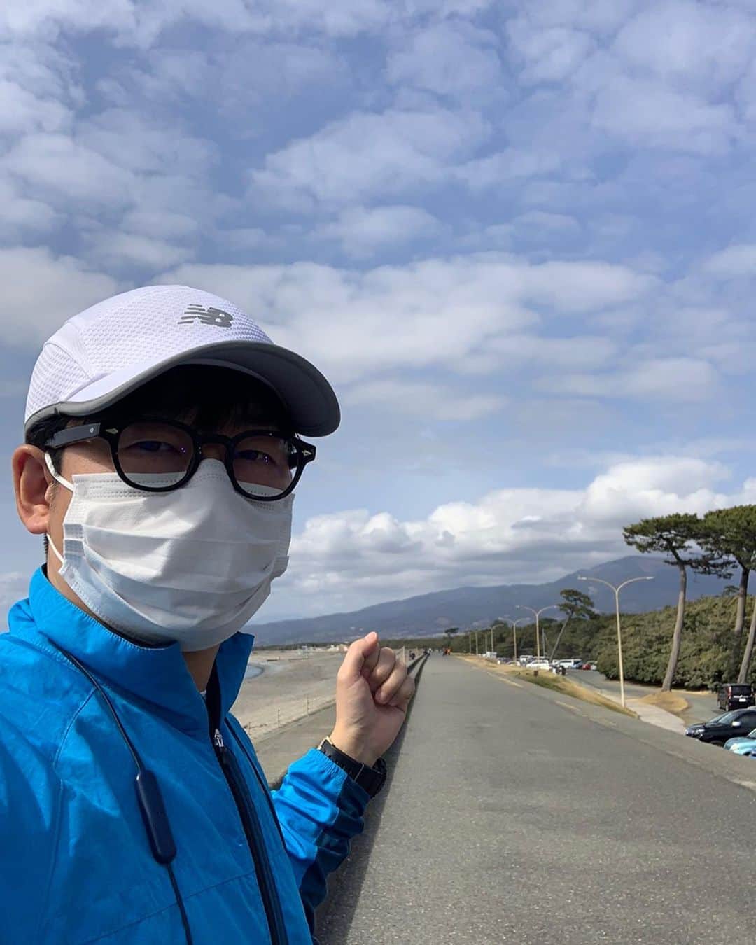 のインスタグラム：「#淀川寛平マラソン2021オンライン  #オンラインでどこからでも参加できるんです #ランアプリいいね  #静岡県住みます芸人 #富士彦  #寛平マラソンオンライン  #住みます芸人  #沼津千本浜 #寛平アメマナイトマラソン in沼津2021のコースです #4キロでバテバテ #昼カレー食べ過ぎた #走った後の爽快感 #沼津の景色を見ながら走るのは最高」