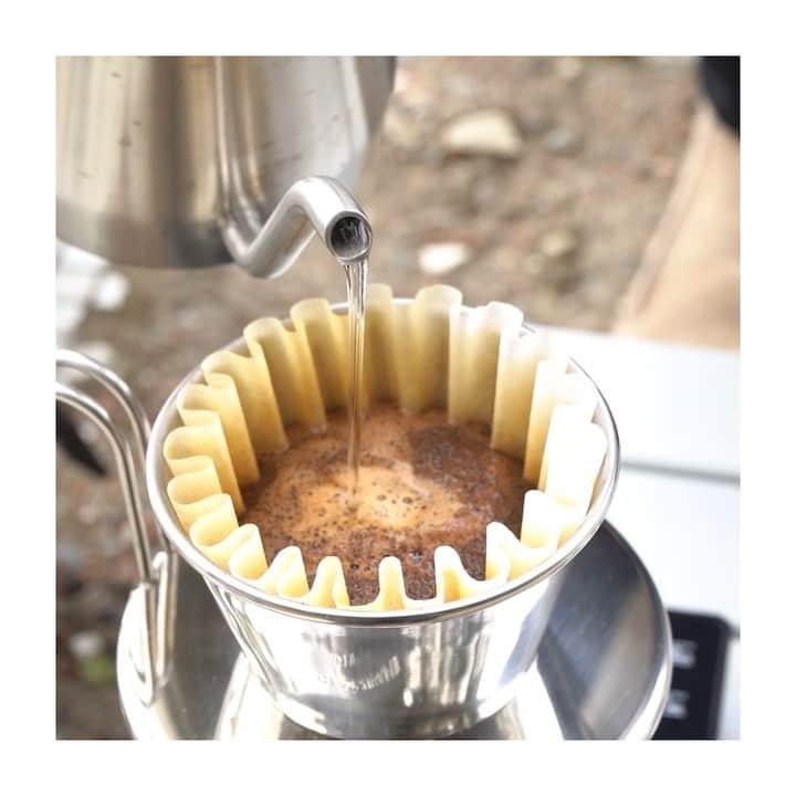 のインスタグラム：「そりゃ美味しいに決まってる☕️🏕🍃 #coffee #dripcoffee #campcoffee #camp」
