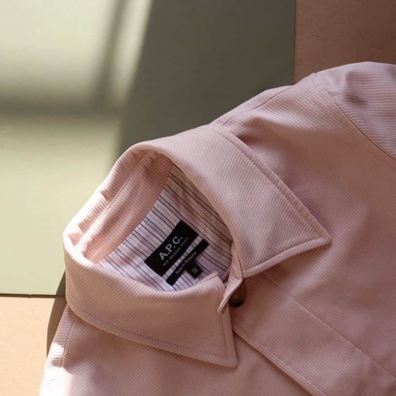 アーペーセーのインスタグラム：「A.P.C. Spring/Summer 2021⠀ ⠀ The Dinard mac in pale pink. ⠀ Available in stores and at apc.fr⠀ ⠀ Regram : @suite23.store ⠀ ⠀ #APC #APCSS21 #MyAPC」