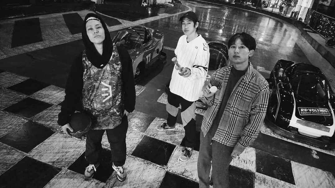 のインスタグラム：「. 🔥Xperia 5 II🔥. . @freestyler_yo くんと @shutakada_yoyo くんと3人で コラボ映像撮りました！ . 今回は場所にもこだわっていい雰囲気の映像が撮れました！ 室内も屋外もCinematography Proで撮ればめちゃくちゃ綺麗です✨. 改めて4K120FPSの凄さも感じました！ . 映像の出来上がりをお楽しみに🙆🏻‍♂️. 写真はPhotography Proで撮影しました。 . . . #Xperia #Xperia5II #Xperiaアンバサダー #CinematographyPro #PhotographyPro #pr #kendama #zoomadanke #サンミュージックプロダクション」