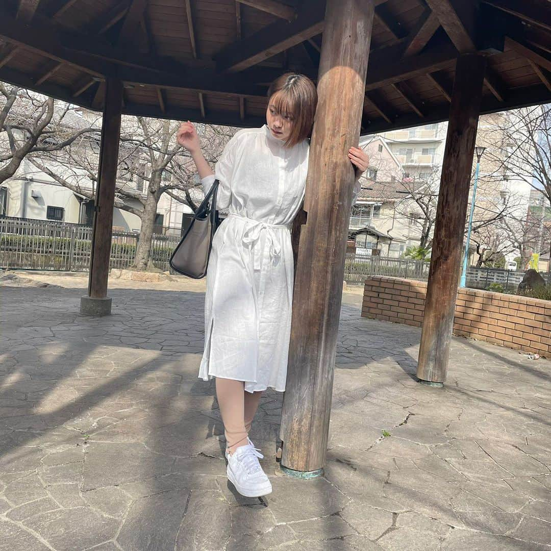 新田あゆなさんのインスタグラム写真 - (新田あゆなInstagram)「・﻿ もう春だねー🙄﻿ 白が映える🥰﻿ ・﻿ ・﻿ ・﻿ #gu_for_all ﻿ #GUstyle﻿ #gupr﻿ #ワンピース﻿ #リネンブレンドバンドカラーワンピース﻿ #レギンス﻿ #カットソーリブレギンス」3月1日 21時37分 - ayu.3209