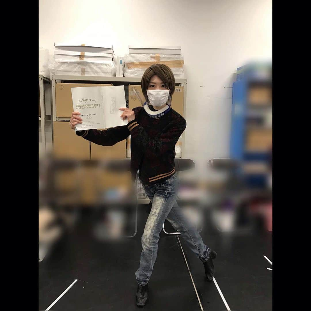 如月蓮さんのインスタグラム写真 - (如月蓮Instagram)「.﻿ 必死に映えようとした。﻿ 今日も一日、お疲れ様でした。 .﻿ .﻿ .﻿ #如月蓮﻿ #RENスタグラム」3月1日 21時38分 - kisaragi.ren2