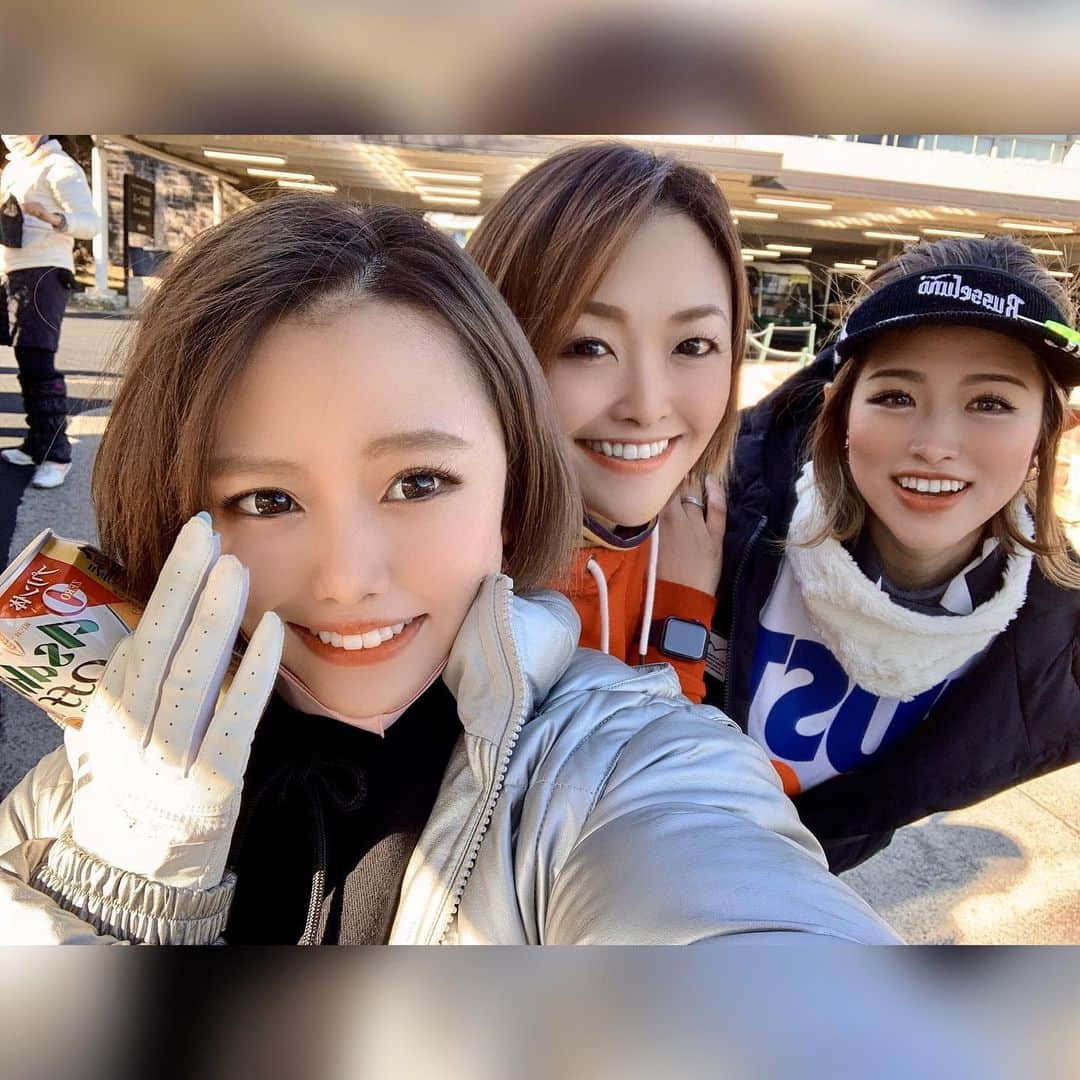 さえんまさんのインスタグラム写真 - (さえんまInstagram)「＿ #冬ゴルフ ⛳️ やっと会えたますみさん🙈 ほんと楽しかったぁ🐒 誘ってくれて ありがとうございました🥺🤲 またお願いします✊💚  @masumi.kojima こっそり猿ポーズはずるい❤️きゅん  @ukc103 ポテンシャル高すぎ可愛すぎ🥺 ユーリンチーは大切🤣❤️  @96aaaayaka ワケあり後半リタイア🤭笑 元気な時に絶対またちゃんと行こうね😤❤️笑  ＿ #ゴルフ #ゴルフ女子 #ゴルフ仲間 #女子ゴルフ #ゴルフウェア #ゴルフコーデ #派手コーデ #サファリーず #🐵golf #眉サロン #美眉 #美眉スタイリング #スポーツコーデ #スポーツウェア #ナイキ #アディダス #冬コーデ #美容師 #美容師の休日 #美容の仕事 #アイブロウ #眉毛メイク #眉毛カット #golf #golfstagram #スイング動画 #ゴルフ動画 #ゴルフ練習 #ゴルフ練習 #ゴルフバカ」3月1日 21時38分 - sae_yoshinari