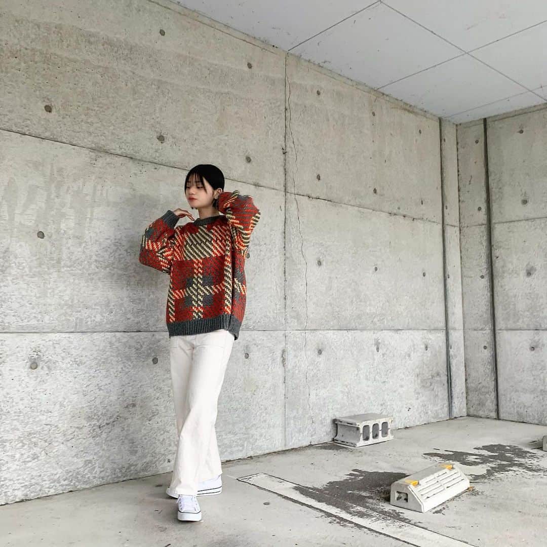 のインスタグラム：「似たような投稿ごめんなさい :(︎︎   tops @beep_ss  ︎︎  #ootd #outfit #오오티디 #데일리룩 #06」