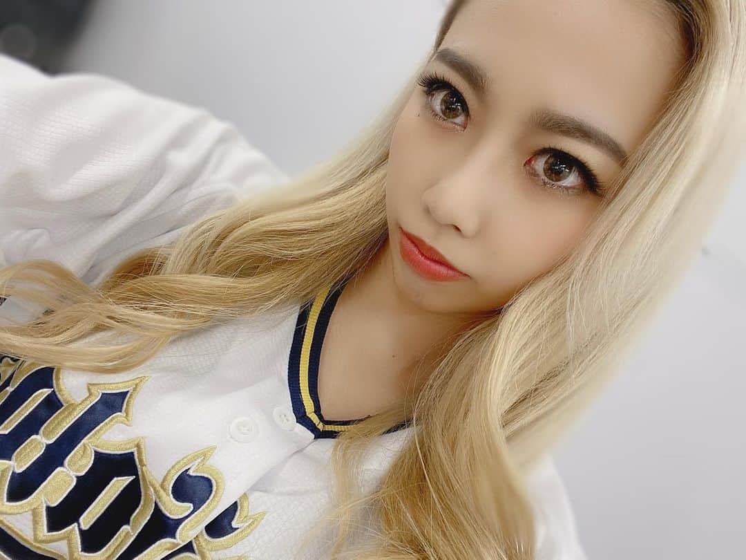 のインスタグラム：「.﻿ 明日から﻿ オープン戦が始まりますね⚾✨﻿ ﻿ ・13日(土)　vs 読売ジャイアンツ﻿ ・14日(日)　vs 埼玉西武ライオンズ﻿ ・21日(日)　vs 阪神タイガース﻿ ﻿ この3試合には﻿ 私たちBsGirlsも出演します♩﻿ ﻿ ﻿ 皆様の観戦予定は？♡﻿ ﻿ ﻿ 私もはやく野球がみたいなーー！🥵💭﻿ ﻿ ﻿ ﻿ #野球好き #オリックス #Bs2021 ﻿ #BsGirls #野球 #バファローズ #orixbuffaoes﻿ #野球女子 #インスタ野球女子 #オリ姫﻿ #baseball #プロ野球 #ORIX #buffaloes﻿ #オリックスバファローズ #💜」