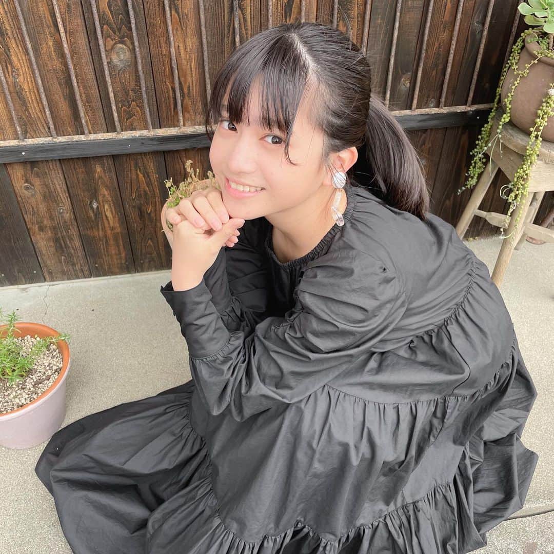 永田りあなのインスタグラム：「・ ・ 今日から3月だね🌙 ・ ・ 宮崎は最近雨が続いてて 濡れちゃうから憂鬱☔️ ・ ・ インライでもきてたお気に入りの GRLのワンピ着て 可愛い雑貨屋さんに行って 気分あげてこーー✊ ・ ・ #cuugal  #キューーガル #キューーガルモデル #永田りあな  #りあな  #06  #3月  #grl  #雑貨屋  #雨」