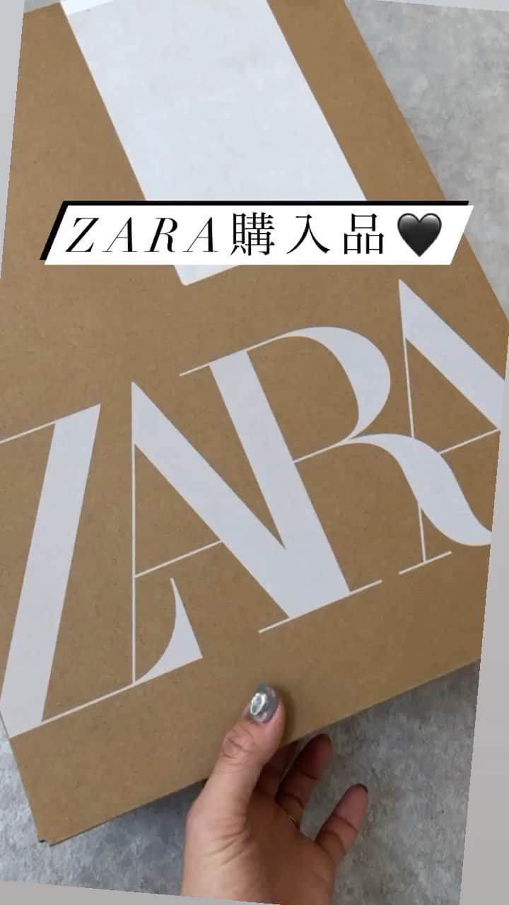 Miyoのインスタグラム：「【ZARA購入品】﻿ ﻿ ﻿ 再入荷でGETできた﻿ ラタンミノディエールケース🖤﻿ 品番　6357/710﻿ ¥5,990﻿ ﻿ 荷物は最低限しか入らないけど、﻿ デザインが可愛すぎて…🥺♥️﻿ 春夏コーデのポイントになること間違いなし🌷﻿ ﻿ ﻿ ﻿ #ZARA#ザラ#ザラジョ#ザラコーデ#ザラジョコーデ#ZARA購入品#春コーデ#ラタン#ラタンバッグ#かごバッグ#zarawoman#zaradairy#zaranewin#zarafashion#zarastyle#ママファッション#ママコーデ#プチプラコーデ#プチプラファッション#大人カジュアル#きれいめカジュアル﻿ ﻿ ﻿」