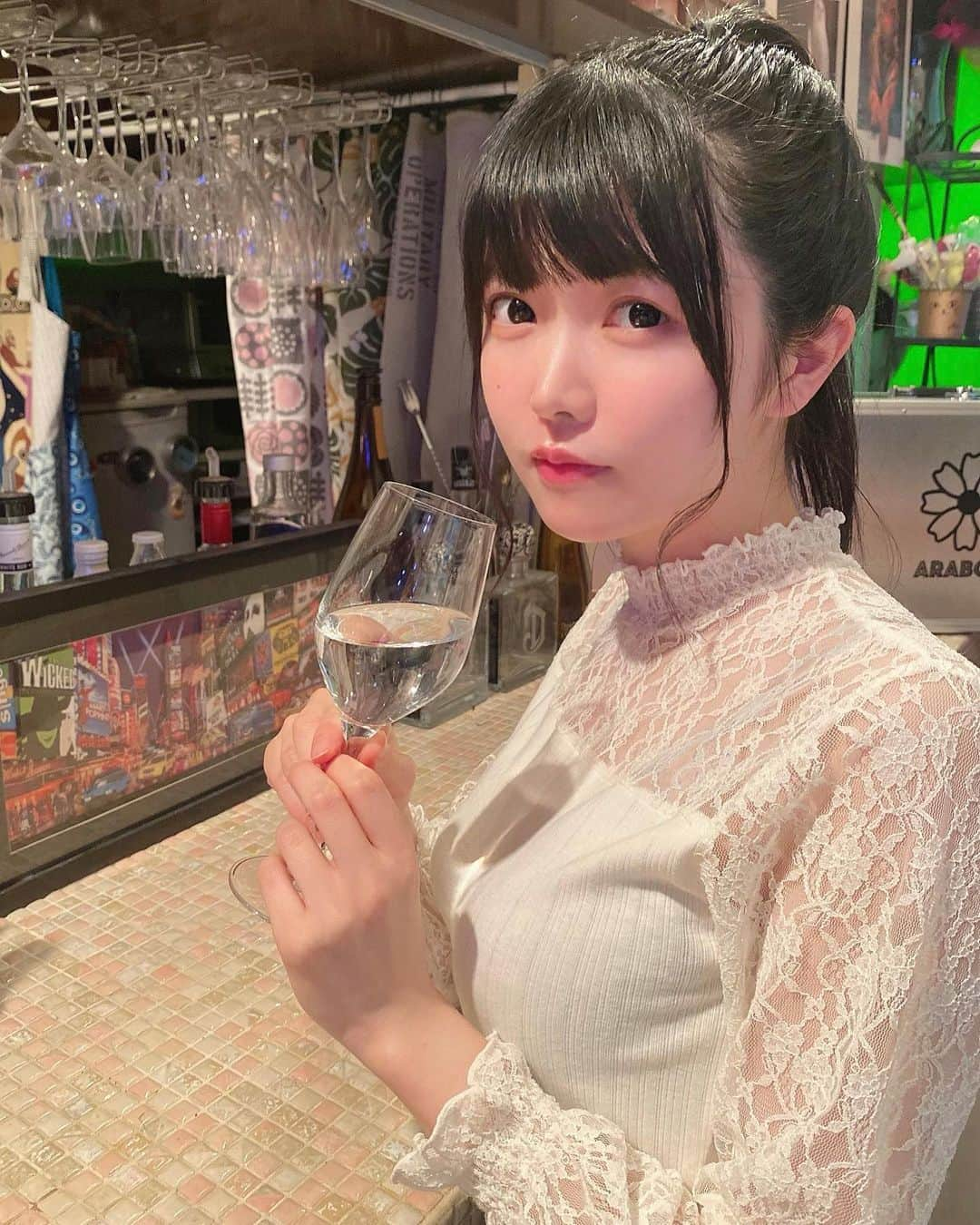 小野寺梓さんのインスタグラム写真 - (小野寺梓Instagram)「乾杯♡  ・ ・  大人だ〜！！！ ・ ・ 撮影で行った場所でゆりなちゃんが撮ってくれたよ！ゆりなちゃん撮るのすごい上手、、！トップスはみおちが貸してくれたよ！！！ ・ ・  ・ #真っ白なキャンバス #白キャン #小野寺梓」3月1日 21時58分 - onoderaco