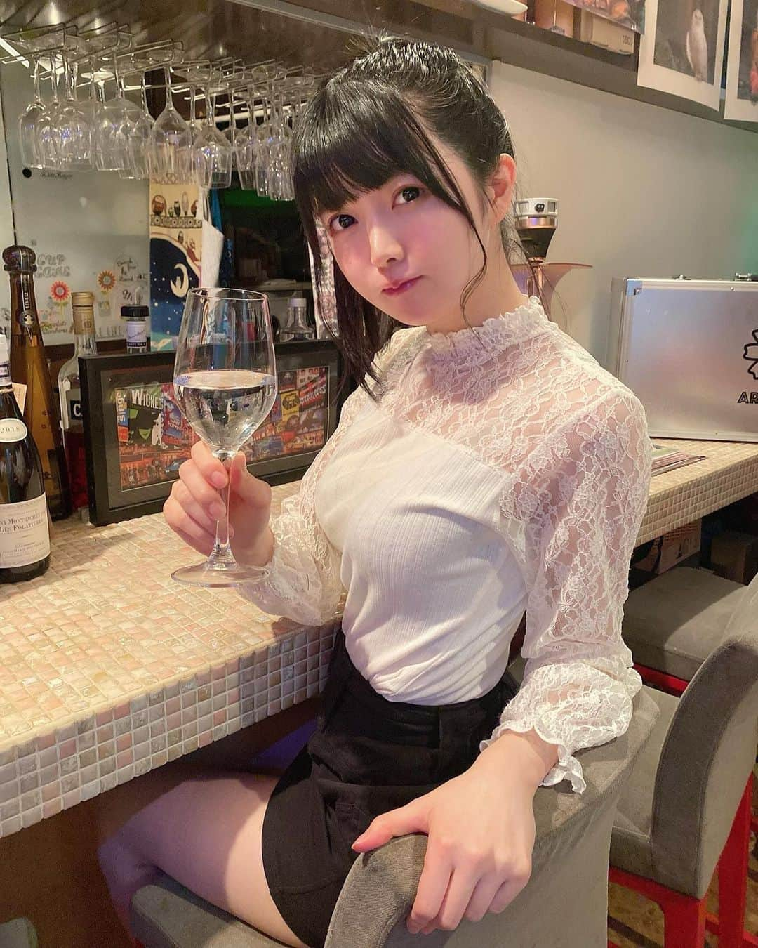 小野寺梓さんのインスタグラム写真 - (小野寺梓Instagram)「乾杯♡  ・ ・  大人だ〜！！！ ・ ・ 撮影で行った場所でゆりなちゃんが撮ってくれたよ！ゆりなちゃん撮るのすごい上手、、！トップスはみおちが貸してくれたよ！！！ ・ ・  ・ #真っ白なキャンバス #白キャン #小野寺梓」3月1日 21時58分 - onoderaco