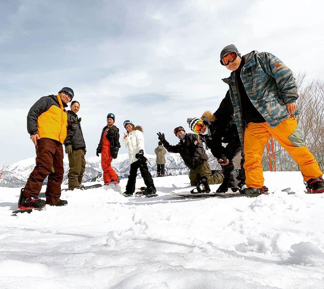 浅野宏明さんのインスタグラム写真 - (浅野宏明Instagram)「大人達のスノボー休み🏂  今日は最初から最後まで滑ったし ほとんどのコース滑ったし 朝4：30起きで疲れたし 寝みぃ〜。。。😴  でも楽しかった✨  やぱ新潟まで来ると 雪の量が多い☃️  そして神立高原カレーは美味かった🍛  #神立高原スキー場#神立スノーリゾート #神立#新潟#湯沢#スキー場#スノボー#スノボ#スノーボード#snowboarding #グラトリ#オーリー#カービング」3月1日 22時14分 - hiro_vaice
