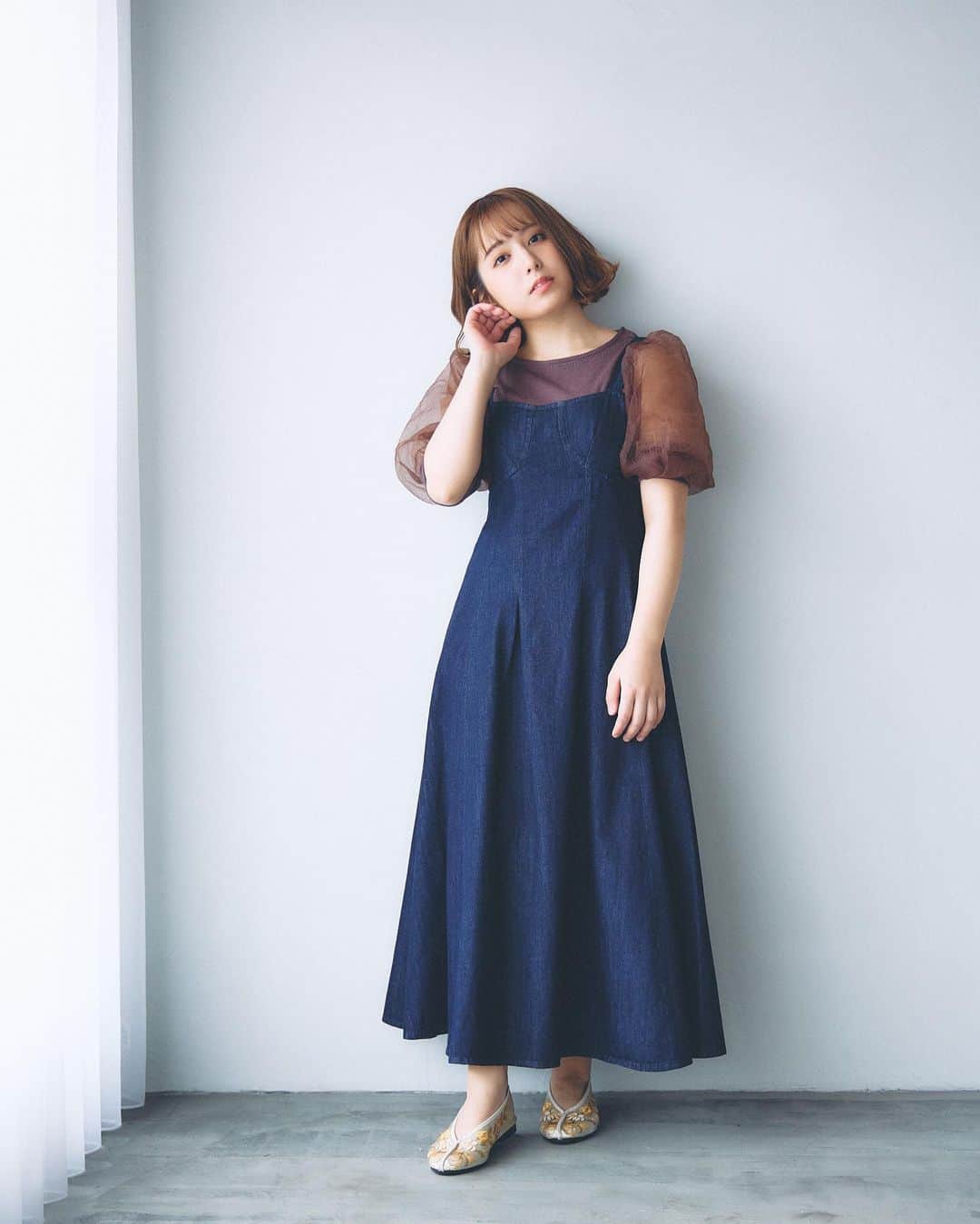 前田美里のインスタグラム：「ビスチェデザインワンピ。 @mim_official_01  . これもお気に入り👗   146センチ。この丈感はSになります〜！  デニムワンピかわいいいいいいいい！！！！ . . #低身長コーデ #低身長 #小柄コーデ #sサイズコーデ #146cmコーデ #ファッション #モデル #春 # #ショート #make #イエベ #ファインダー越しの私の世界 #被写体 #写真好きな人と繋がりたい  #写真 #ヲタク #櫻坂46 #欅坂46 #日向坂46 #フォロー #フォロワー募集中  #fashion #japanesegirl #follow #followme #좋아요 #팔로우미 #팔로미 #오오티디」
