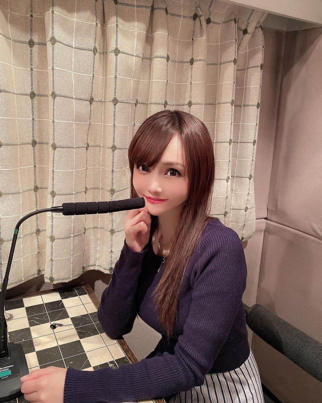 宇佐美あいりのインスタグラム：「今日は東海ラジオざわざわRadio２回目のゲスト放送✨みんな聴いてくれたかな😊聴いてくれた皆さんありがとうさぎ🐰💓写真は収録中のときのあいりん♬  #東海ラジオ#東海#ラジオ#ゲスト#Radio#放送日#収録中#3月#japanesegirl#followme#instadaily#instalike#igers #selfie#instagood」