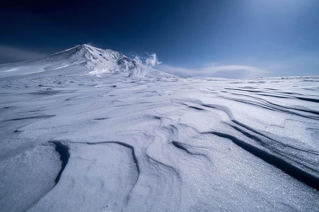 Hikaruのインスタグラム：「Do you like a mountain?  A mountain is climbed this year. . . シュカブラが美しかった。  #メーカーフリー #写真は私の原動力  #北海道 #igersjp #instagram #レイトレッククリエイター #東京カメラ部 #tokyocameraclub #natgeo #bealpha #sonyphotography #pashadelic #bestjapanpics #photo_travelers #naturephotography #ig_worldclub #1x #landscapelovers #visitjapanjp #bbctravel #splendid_earth #日本の絶景 #ig_great_pics #BBCtravel #大雪山」