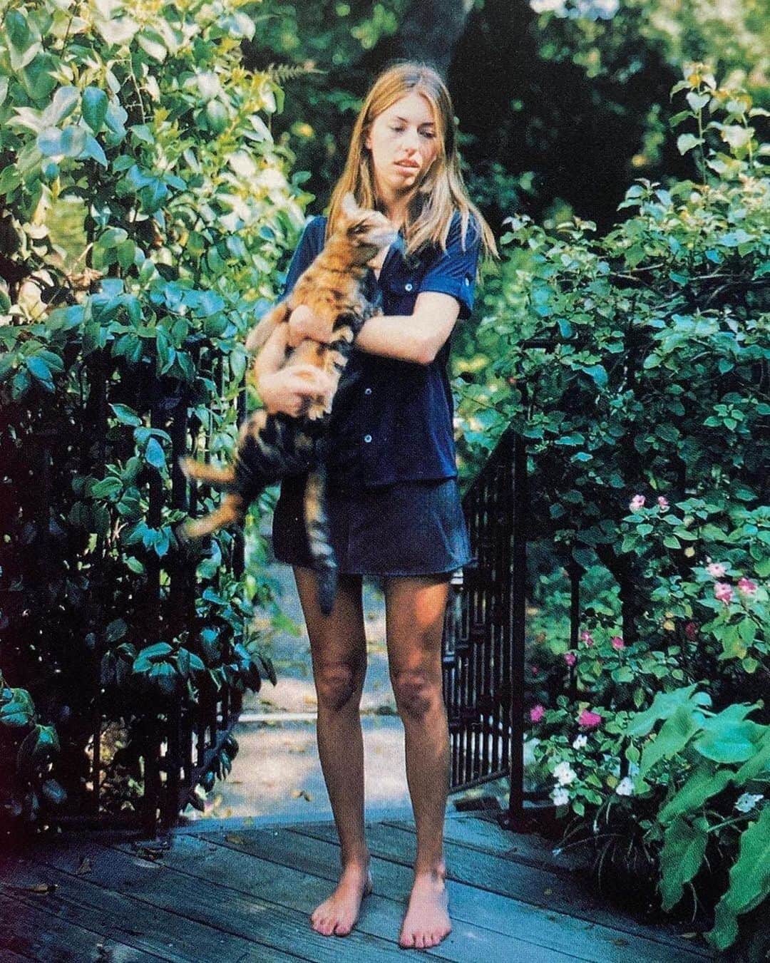 AnOther Magazineさんのインスタグラム写真 - (AnOther MagazineInstagram)「Monday mood lift – Sofia Coppola and her cat photographed by Takahasi Homma, 1996 🐾 ⁠⁠ ⁠⁠ 📸  via @idea.ltd, from Baby Generation, 1996」3月1日 22時25分 - anothermagazine