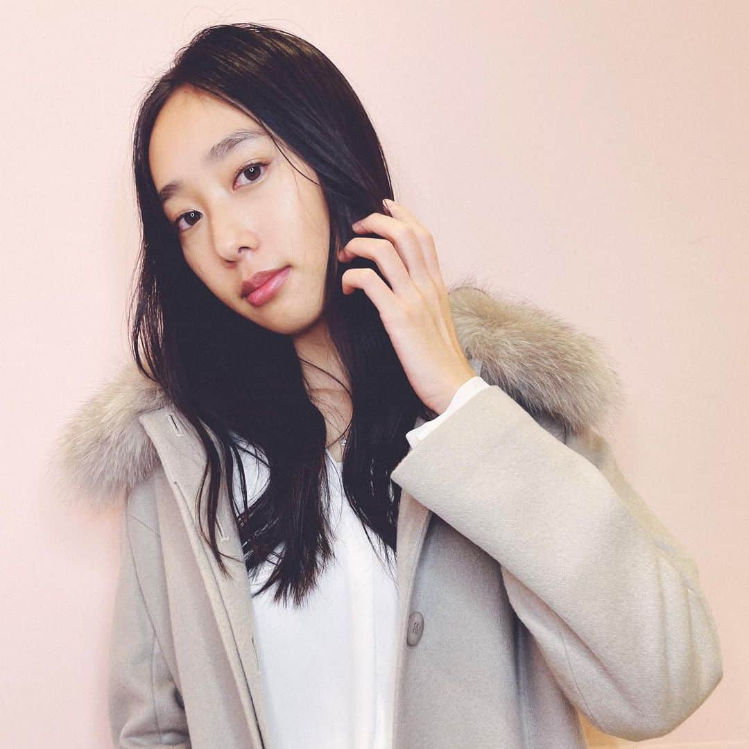 久保りさのインスタグラム：「5年ぶりくらいの長さ...!  長くても飽きないようにカラーで魔法をかけてくれる藤井さん🥺 @yuto__fujii   今はわかるようにストーリー載せるけど、ハイライトをブリーチせずにしてます  もう5年くらい、私がペーペーの頃からお兄ちゃんのように優しく見守ってくださっている方👦🏼  ありがとうございます❤️」