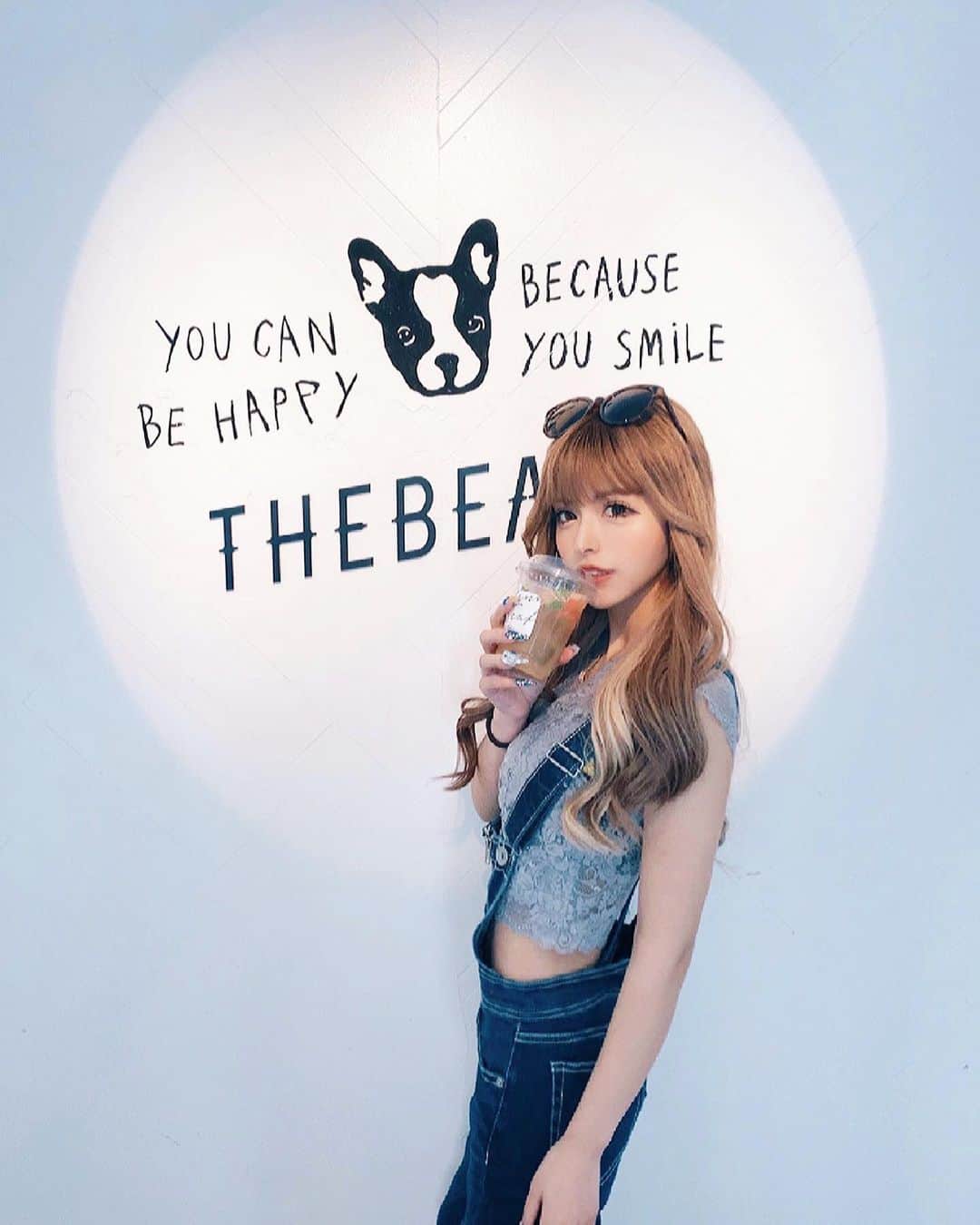 アンジェリカのインスタグラム：「💙🐱 . 今日は昼活💚💚 THE BEACH💖🌺🌴に❤︎  kawaiiふぉとすぽっと沢山あったから また少しずつ写真upしていくねん👐🏻 . #thebeach #cafe #あんじぇコーデ」