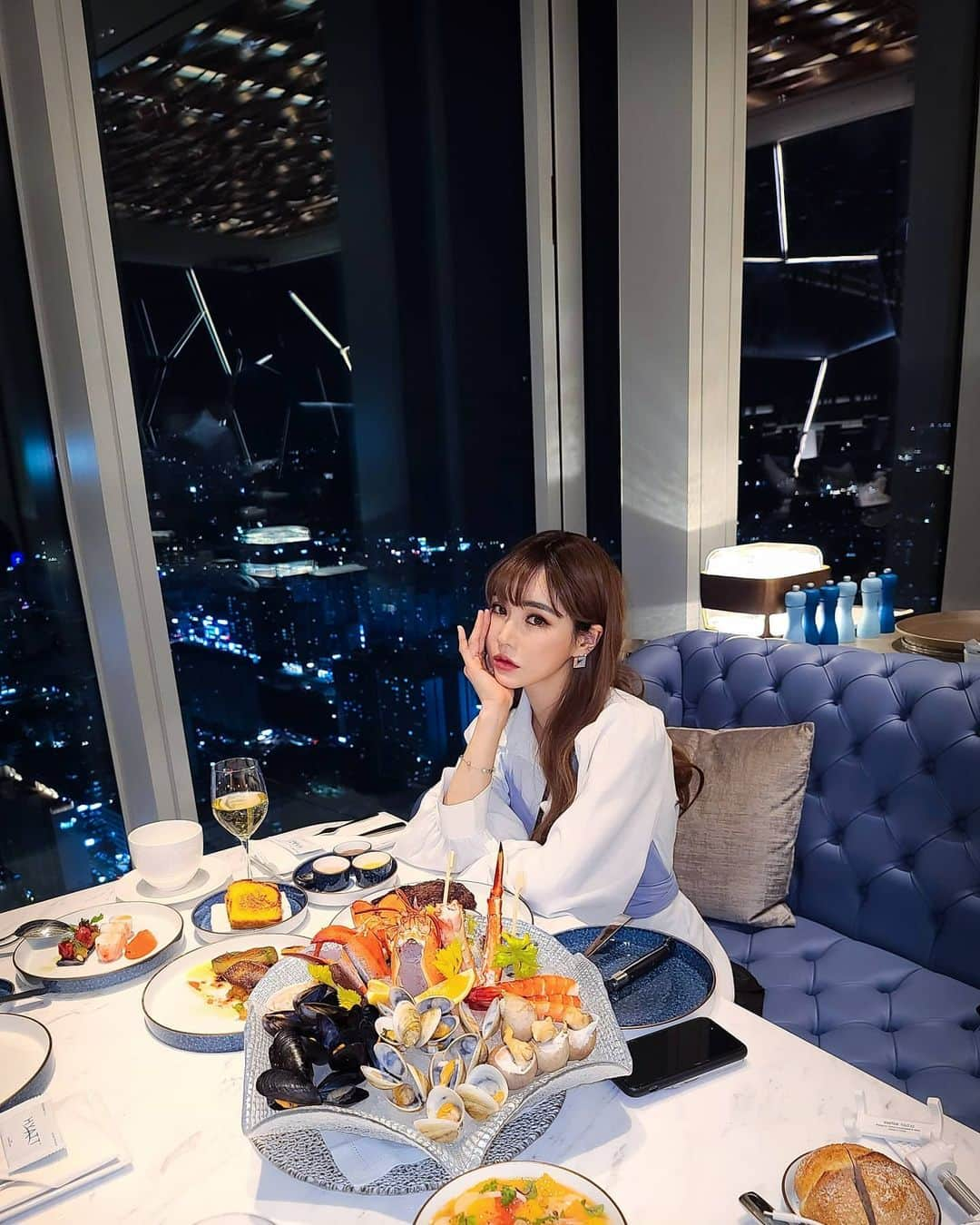 Han Ga Eunさんのインスタグラム写真 - (Han Ga EunInstagram)「야경 멋지다 🏙 맛있댜 🥩🍷 . .  #제주드림타워 #드림타워 #그랜드하얏트제주 #jejudreamtower #grandhyattjeju」3月1日 22時33分 - gaeungbebe