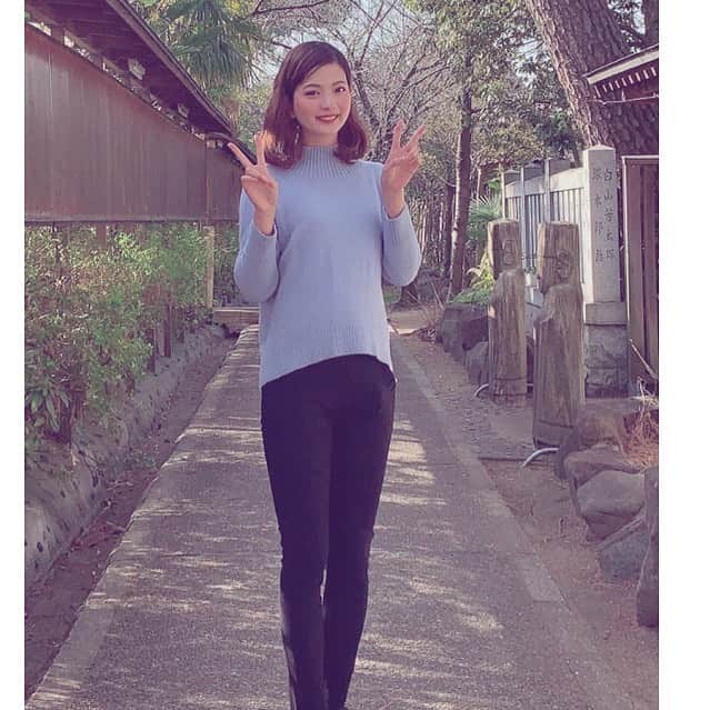 のインスタグラム：「. . . 3月スタート🌸🌸🌸 . . お一日参りの帰りに撮れた📷‼︎‼︎ いぇい✌️ . . 今日は良いお天気でしたね☀️ . 過ごしやすくてhappyだけれど、 私にはこの時期の天敵がおります。 ... はい。スギの花の粉さん。(大量) 猛威をふるって目と鼻をめがけて 刺激してきます😂👃👀笑。 目と鼻を取って洗いたいーー笑笑 . . 5年前くらいから急に発症して、 それから毎年今年の花粉は例年より 量が多い‼︎ とか何とか言っている気がします🤣🤣笑 . 今欲しいもの。 花粉症対策用メガネ👓👍笑 . . 花粉症対策良いものがあれば、 是非教えてください🥺👀😌💕💕💕 . . . 花粉症はさておき、🤩🤩🤩 こんな状況下でも 3月も日常の小さなhappyを沢山見つけて、 happyの連続になりますように😊✨✨✨ . . . #3月 #スタート #お一日参り #いぇい #happy #happyの連続 #良いお天気  #花粉症 #花粉症対策 #スプリング #春よ来い #🌸」