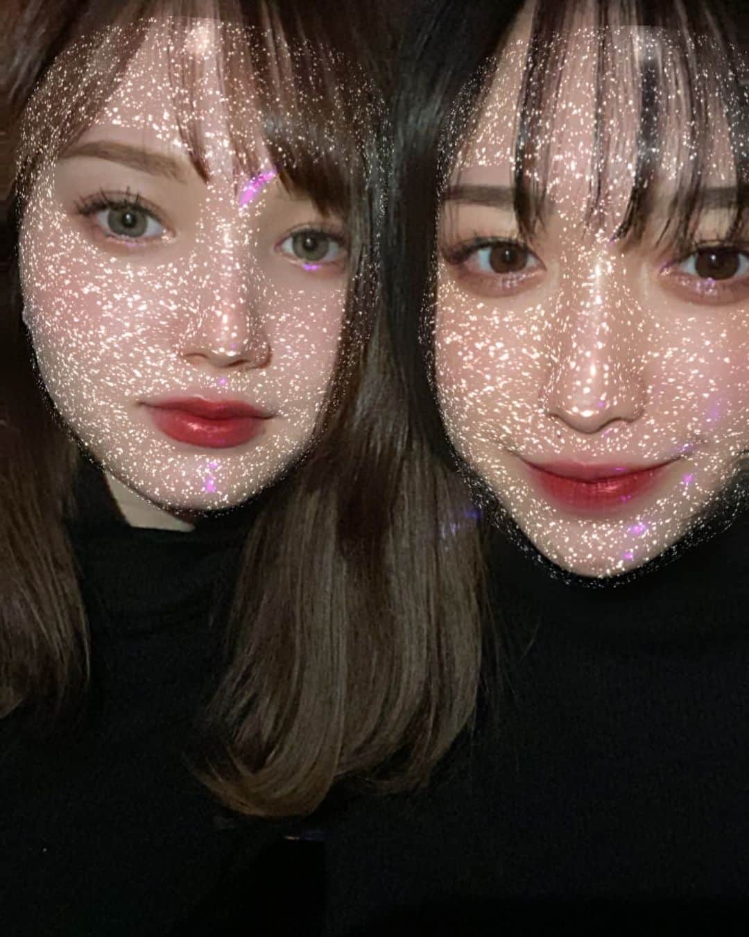 のインスタグラム：「なんかあやちゃ載せてるから私も載せよ なんか毎日会ってるけど最近会えてないね、3日とか会わないだけで久しぶりになるもんね なんかこのエフェクト顔面にご飯粒〜 って言われたけど、たしかになあご飯粒ついてるように見えるなあ」