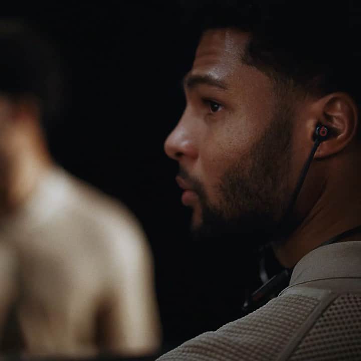 セルジュ・ニャブリのインスタグラム：「I am German. I am African. I am myself. @beatsbydre #BeatsFlex」
