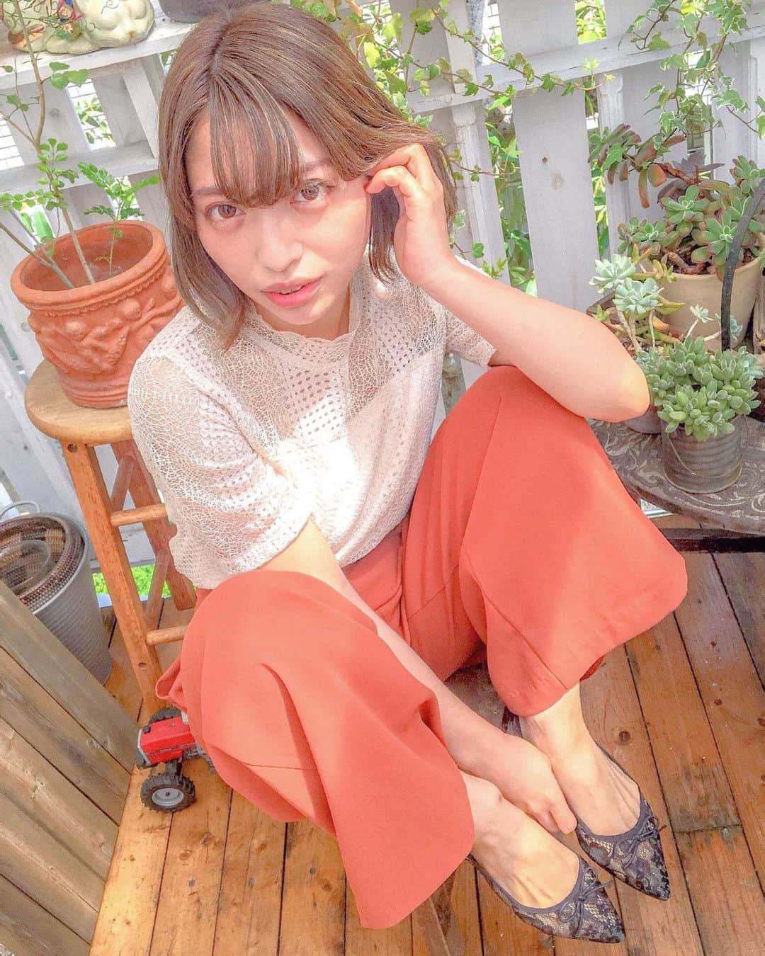 のインスタグラム：「春服欲👉📱炸裂👗✨ . . Qoo10で3/1今日からメガ割りが開催されるよ👀💰安い。。　 可愛さに悩む。 韓国服可愛い。🤭💕 . . 私がメガ割りで購入するアイテムはこれ！画像２枚目をみておくれ！ 大人かわいいワンピよ🙆‍♀️💕 季節的にも春だし、白ワンピ 絶妙カラーのイエローのパンツも狙ってます笑 . . . . . . . #春服コーデ #春服#春コーデ#プリーツスカート #春ワンピース #韓国コーデ #メガ割#Qoo10#キューテン#PR#プチプラコーデ #可愛いは正義 #可愛いは作れる #ネットショップ」