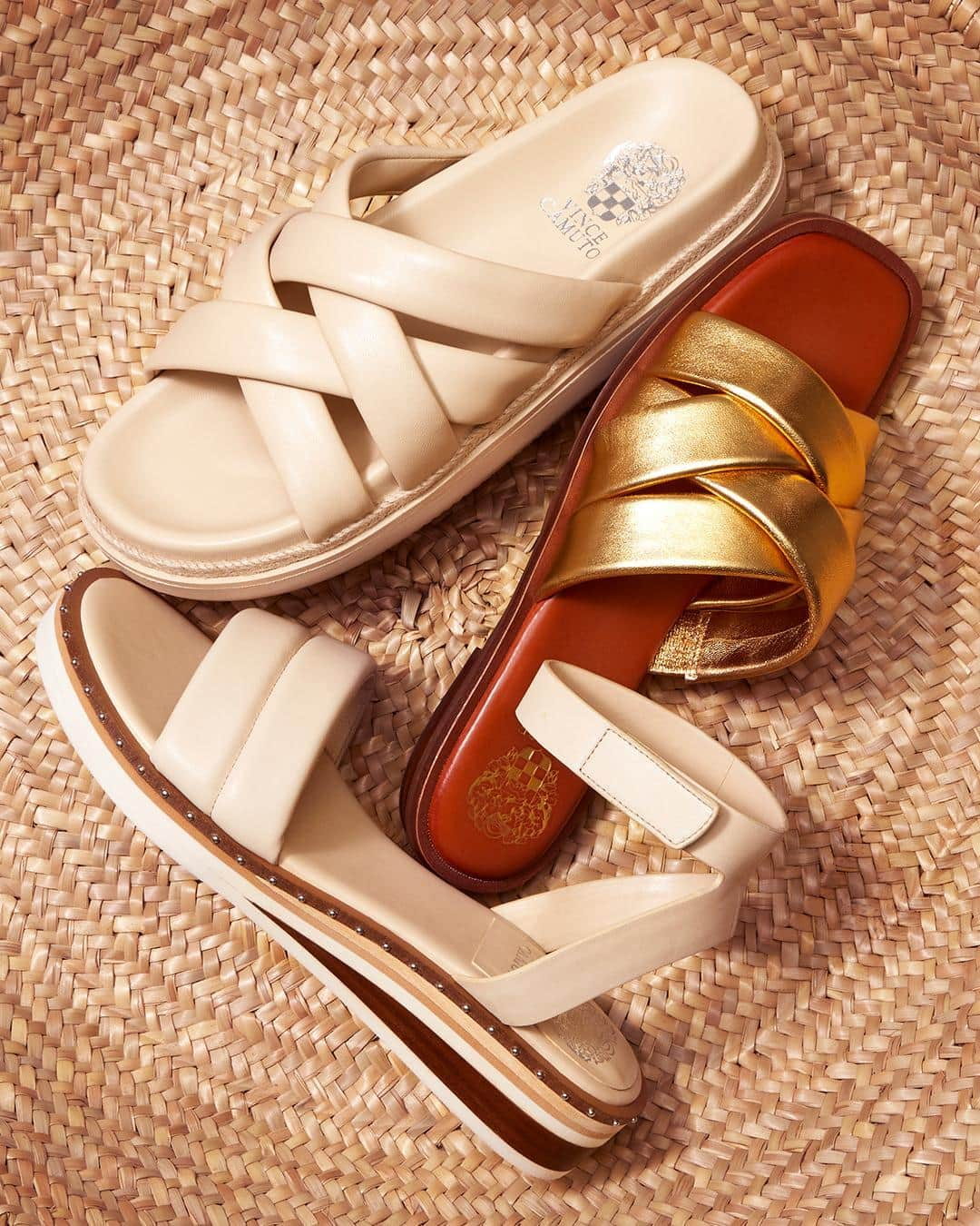 ヴィンスカムートさんのインスタグラム写真 - (ヴィンスカムートInstagram)「Take a walk! Comfy padded sandals for spring strolls, weekend picnics, and lounging at home. Shop now at vincecamuto.com! #vincecamuto #sandals」3月1日 23時02分 - vincecamuto